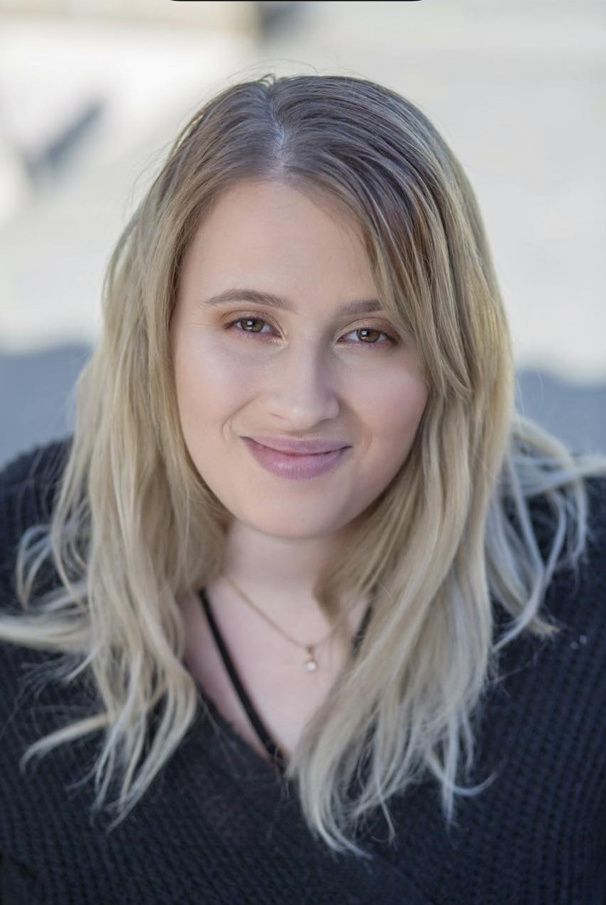 Elvie Conolon - Dark Romance Author